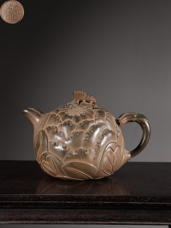 Chinese Yixing Zisha (purple clay) Teapot: Dimension : 11.8cm H x 17.5cm L x 12cm w,weight is 409gram.