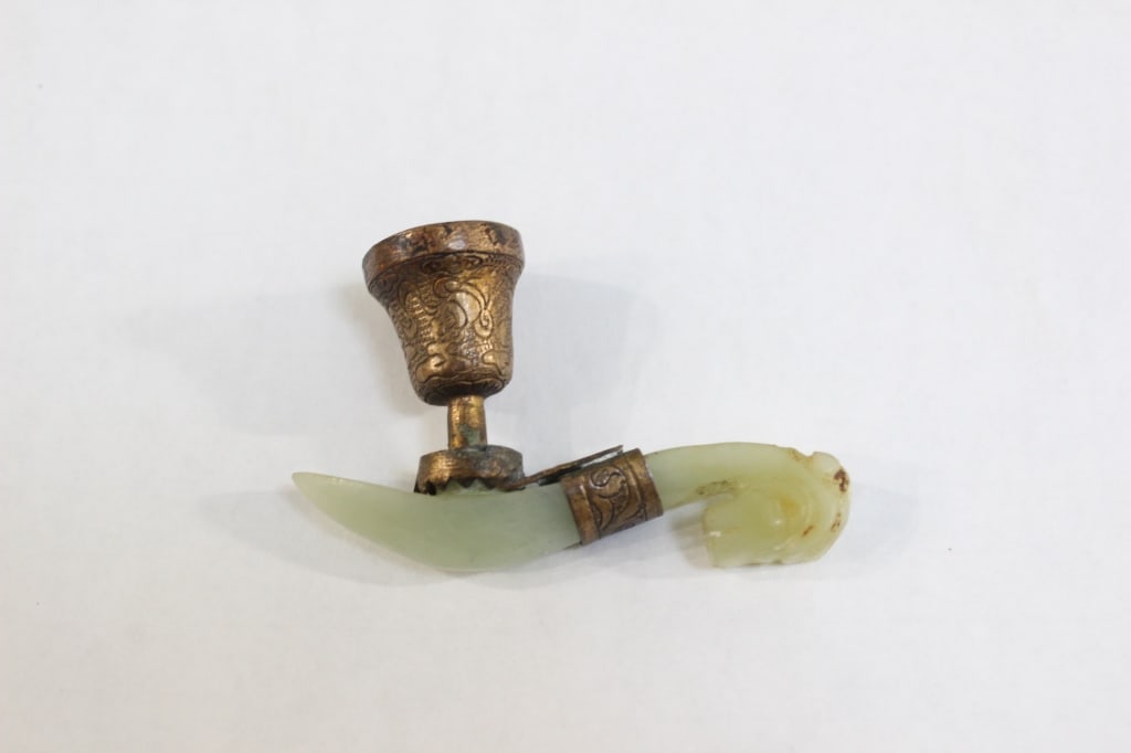 Antique Chinese carved jade belt hook (1 of 4)