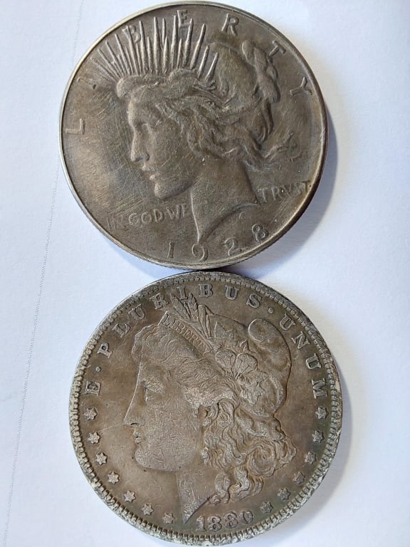 1980 o MORGAN SILVER DOLLAR And 1928 S PEACE SILVE (1 of 11)