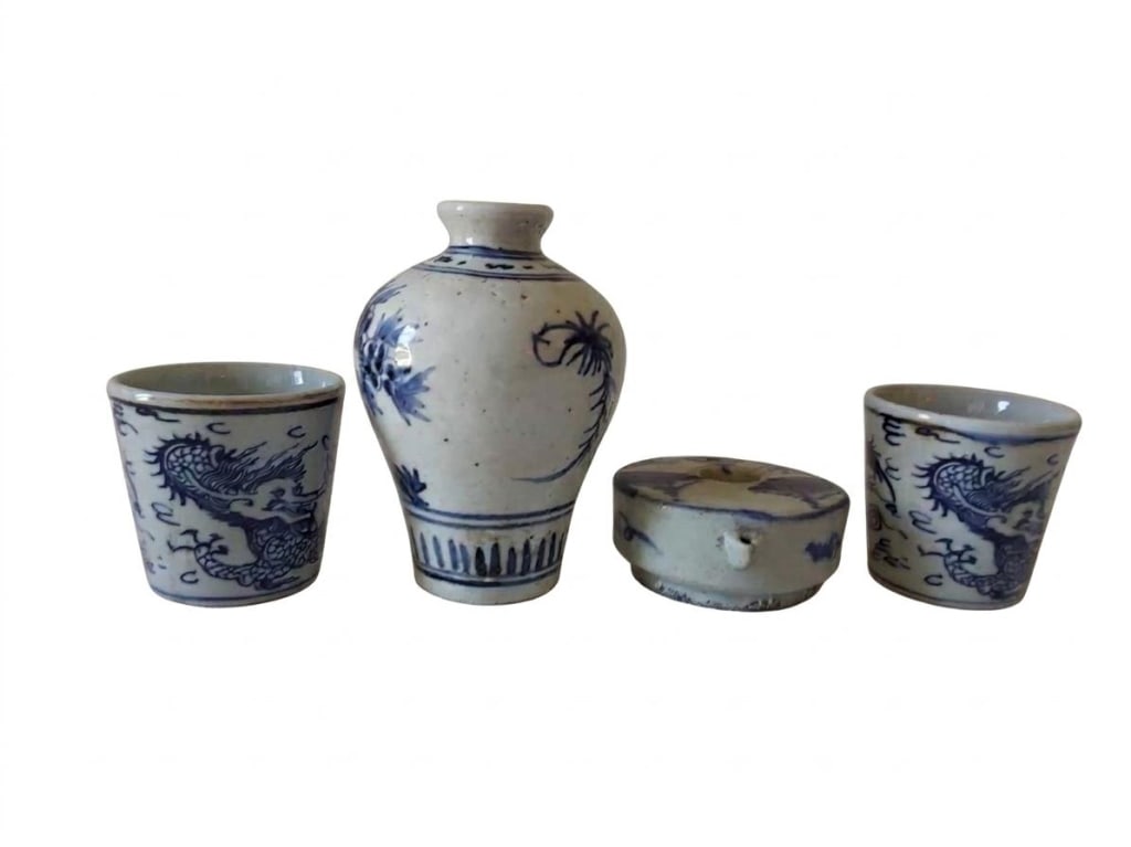 Four Chinese Blue and White Porcelains (1 of 11)