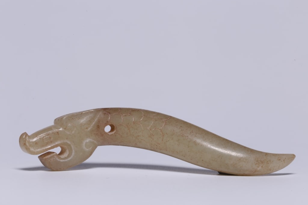 Chinese carved jade dragon-headed pendant (1 of 6)