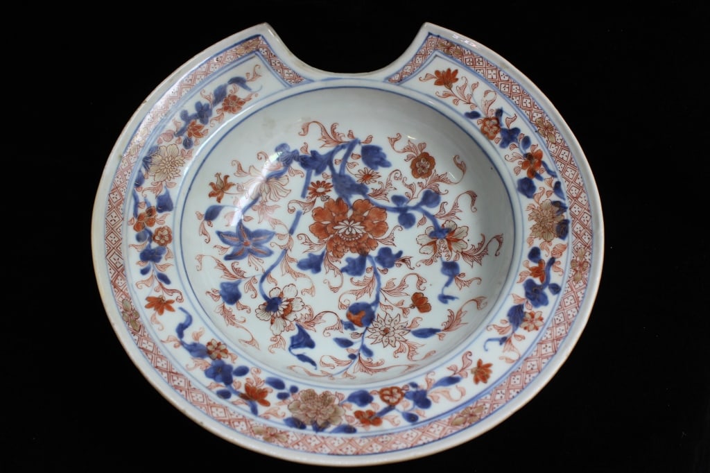 Chinese Export Imari porcelain barber's bowl (1 of 6)