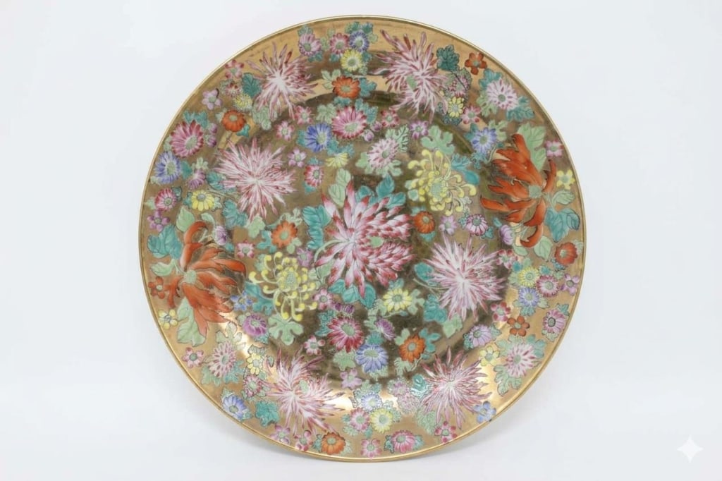 Chinese Famille Rose Mille Fleurs design Plate,Mar: The style is defined by its densely packed, overlapping blossoms, often featuring chrysanthemums and peonies on a gilded or iron-red ground. These intricate floral compositions were meant to symbolize