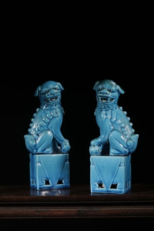 Pair of Chinese Turquoise-glazed Ceramic Guardian: Pair of Chinese Turquoise-glazed Ceramic Guardian Dimension : 20.5cm Hx 8.5x 5.7,weight is 398gram and 365gram. The figures are covered in a vibrant, glossy