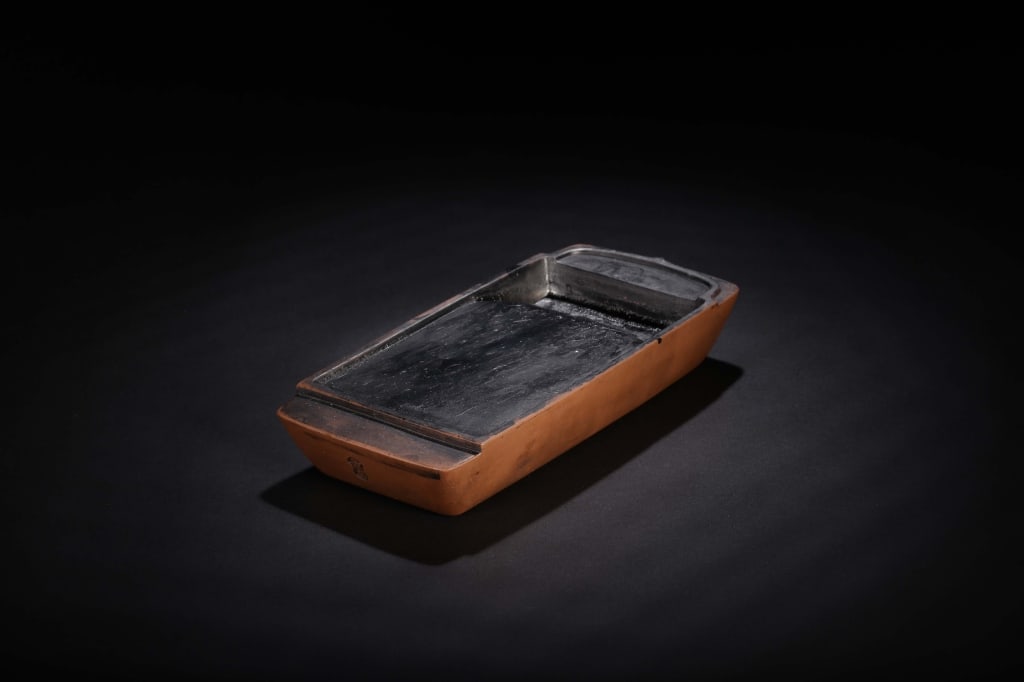 Chinese Yixing Zisha Inkstone"Jingnan": Dimension : 18.6cm L x 9.2 x3 .5,weight is 950gram.