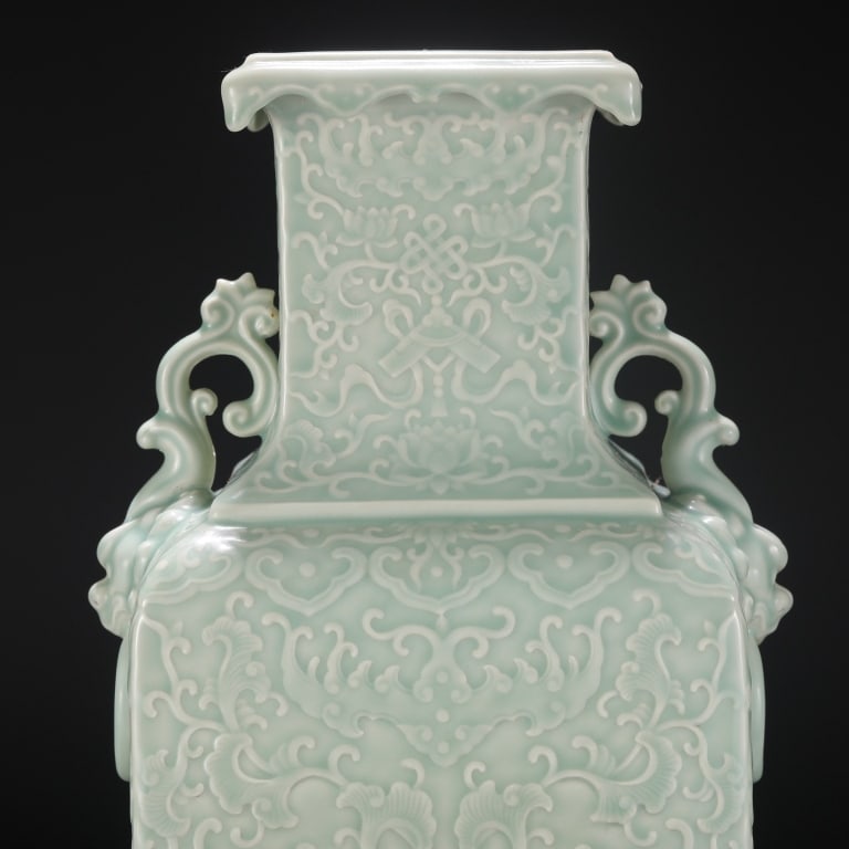 Celadon-glazed relief-decorated quadrangular vase - 2