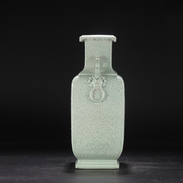 Celadon-glazed relief-decorated quadrangular vase - 5