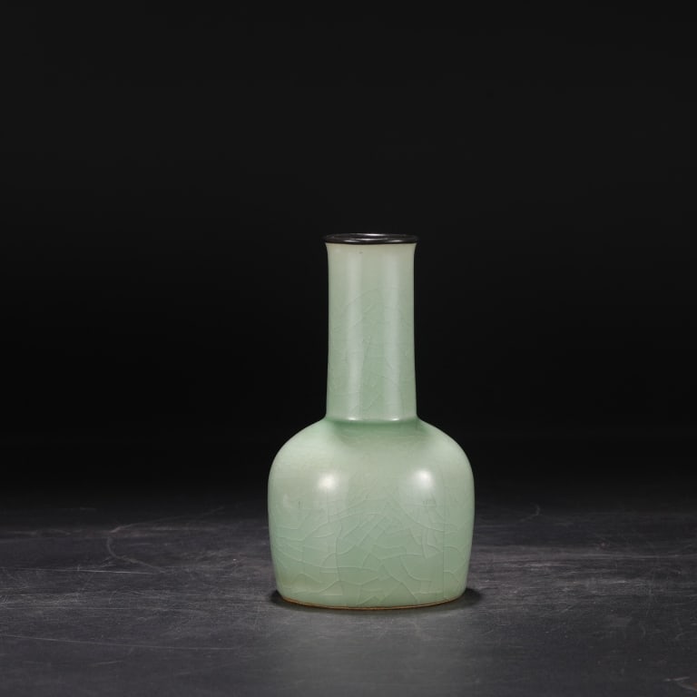 Chinese Guan-type mallet-shaped vase,Mark: Dimension : 21.5cm H x 5 cmx 11cm . The vase features a perfectly balanced silhouette with a broad, cylindrical body and sloped shoulders that taper into a tall, straight neck. incised and