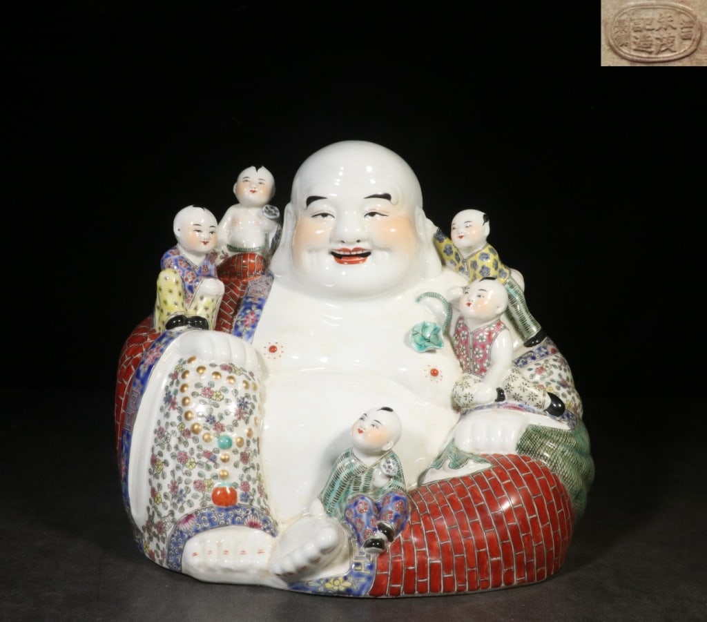 Chinese polychrome porcelain figure of the Laughin: Chinese polychrome porcelain figure of the Laughing Buddha (Budai) with Five Children (Budai Wuzi), heavily decorated in a mix of Famille Rose and Famille Verte overglaze enamels. Dimension : 26cm H x