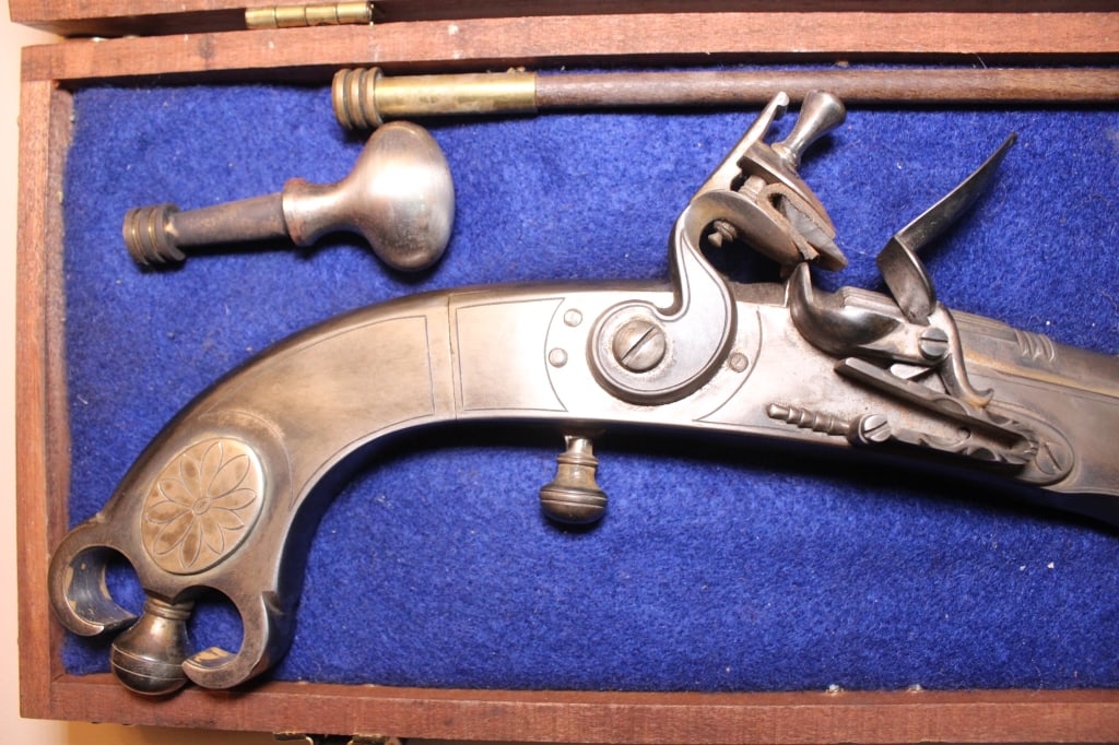 Scottish "Murdoch-style" Highland flintlock pistol (1 of 8)