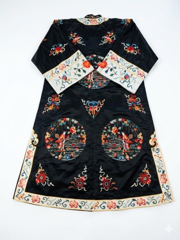 Vintage Chinese Embroidered Woman Robe Jacket (1 of 1)