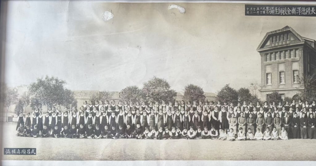 Large Chinese panoramic photograph: This is a formal commemorative photograph celebrating the 25th Anniversary of the Private Hankou Saint Joseph Girls' High School, taken on October 22, 1932 (the 21st year of the Republic of