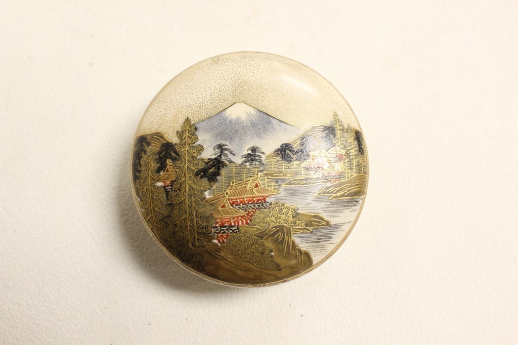 Antique Japanese Satsuma ware circular box (1 of 9)