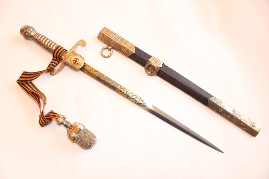 Imperial Russian St.George Award Officer's Dirk (1 of 13)