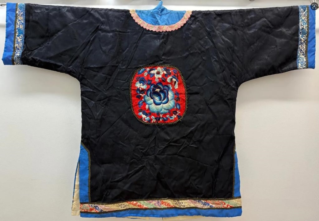 Chinese Antique Black Embroidery, Qing Dynasty: Chinese Antique Black Qing Dynasty Embroidery Chinese Short Coat in black damask appliqued with Qing Dynasty Embroidery of 2 panels of Flowers and Double Fish in floss silk to either side of the front