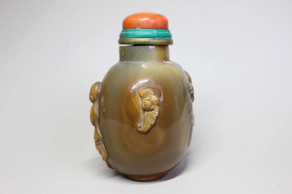 Chinese Agate Carved Snuff Bottle (1 of 4)