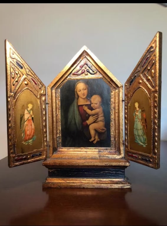 Three-paneled gilded wooden triptych (1 of 8)