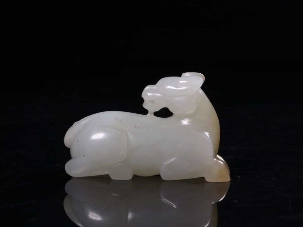 Chinese Jade Carved Horse: Dimension: 6cm x 2.3cm x 3.7cm