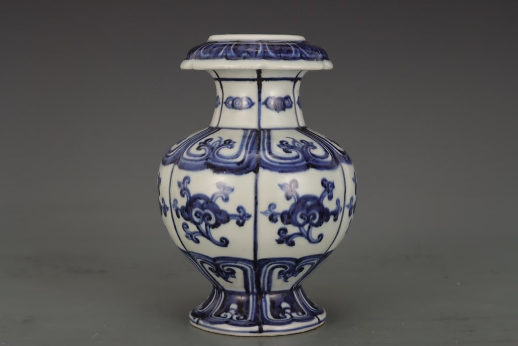 Chinese Blue and white porcelain Zun Vase,Mark.: Dimension: 21cm H x 14.6cm w . The vessel is decorated in the traditional underglaze blue style, showing variations in cobalt saturation. Thin vertical blue lines emphasize the faceted corners of the