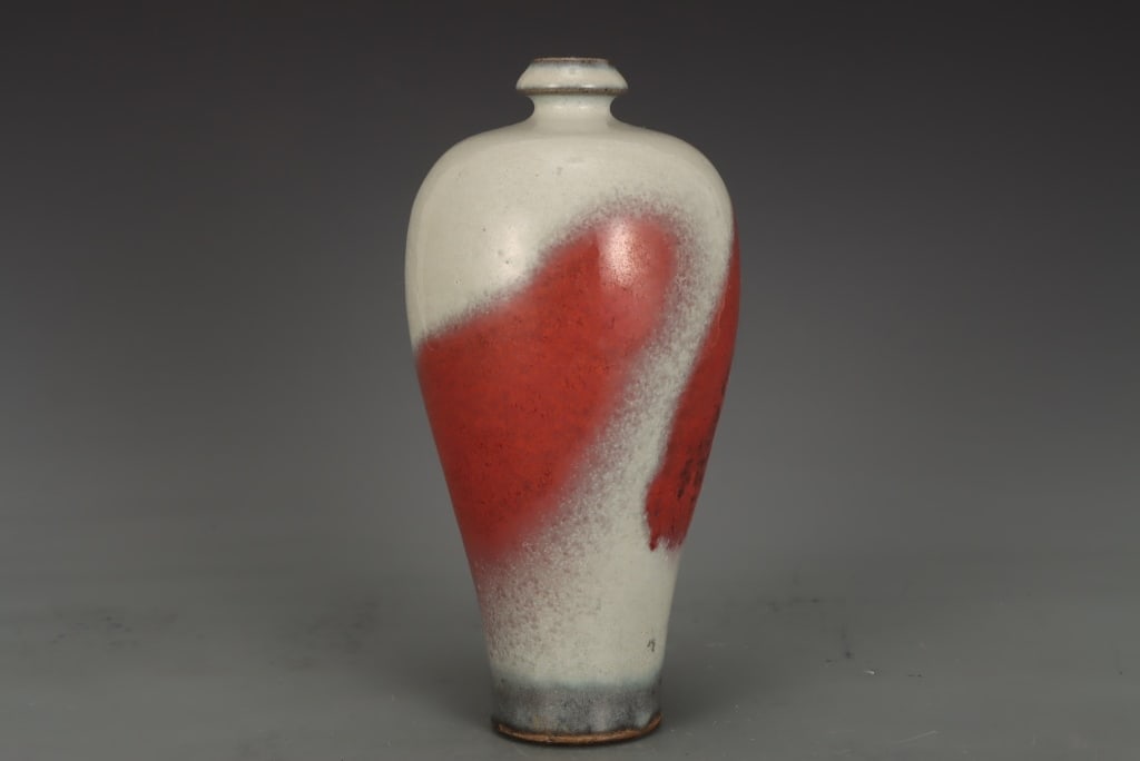 Chinese Jun ware-style meiping (plum) vase: Chinese Jun ware-style meiping (plum) vase. Dimension: 26.5cm H x 13.6cm