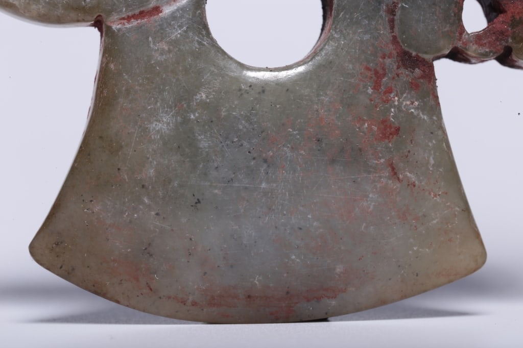 Chinese archaistic jade axe-form pendant - 2