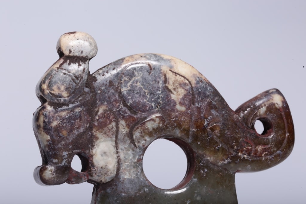 Chinese archaistic jade axe-form pendant - 4