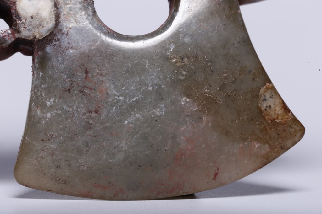 Chinese archaistic jade axe-form pendant - 5