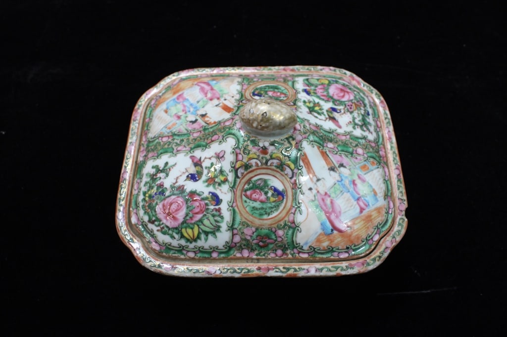 Chinese Canton Rose Medallion porcelain vegetable (1 of 6)