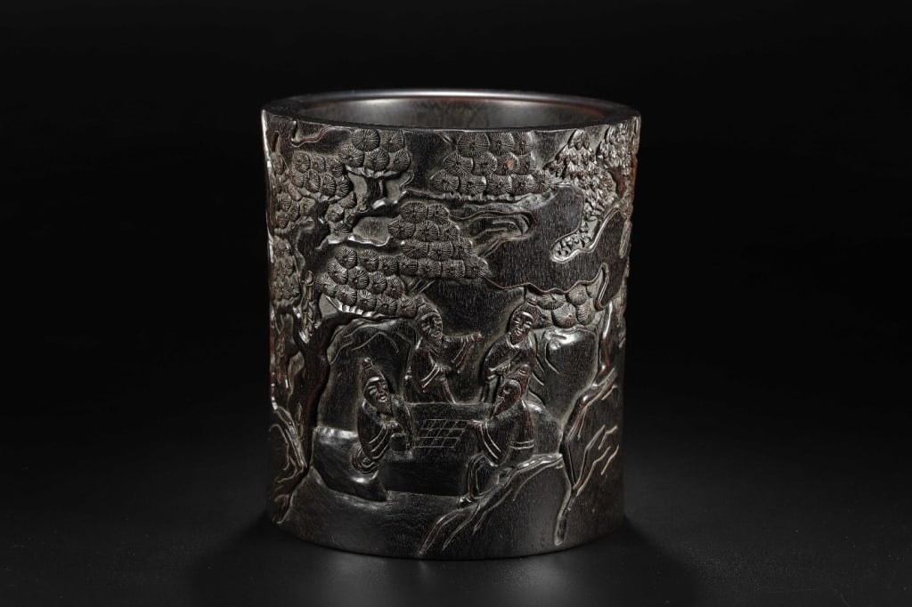 Chinese Zitan Wood Carved Brushpot: Chinese Zitan Wood Carved Brushpot Dimension: 16.9cm H x 15.2cm w,weight is 1339gram.