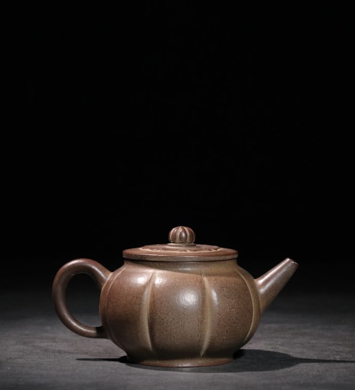 Chinese Yixing Zisha clay teapot (1 of 8)