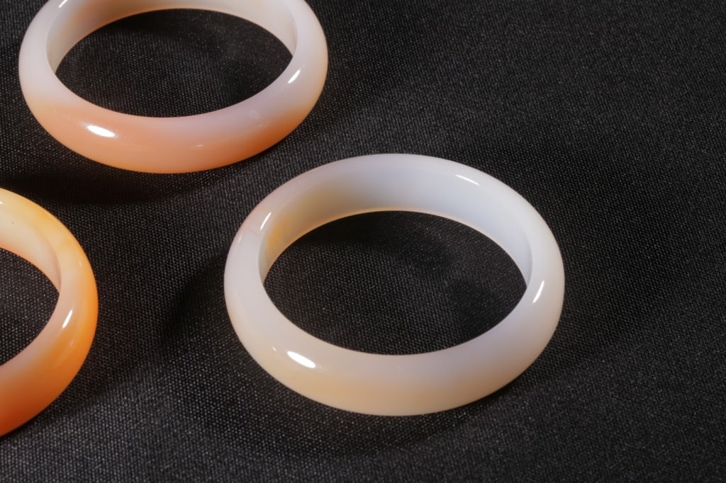 Three Chinese Agate Carved Bangles. - 4