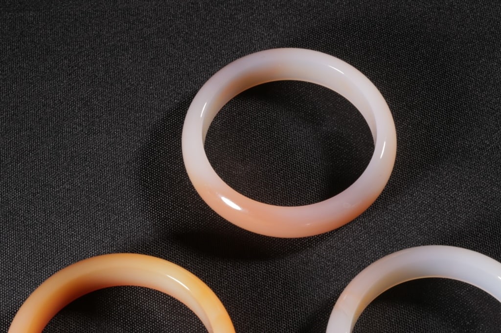 Three Chinese Agate Carved Bangles. - 5
