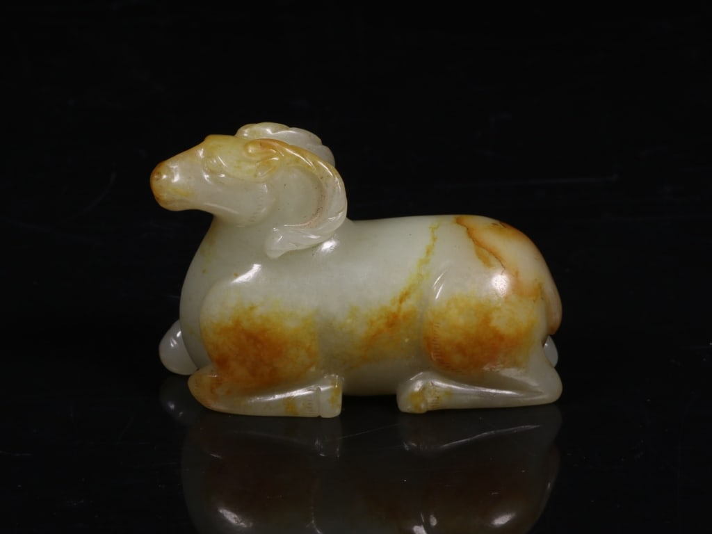 Chinese carved nephrite jade figure of a recumbent (1 of 8)