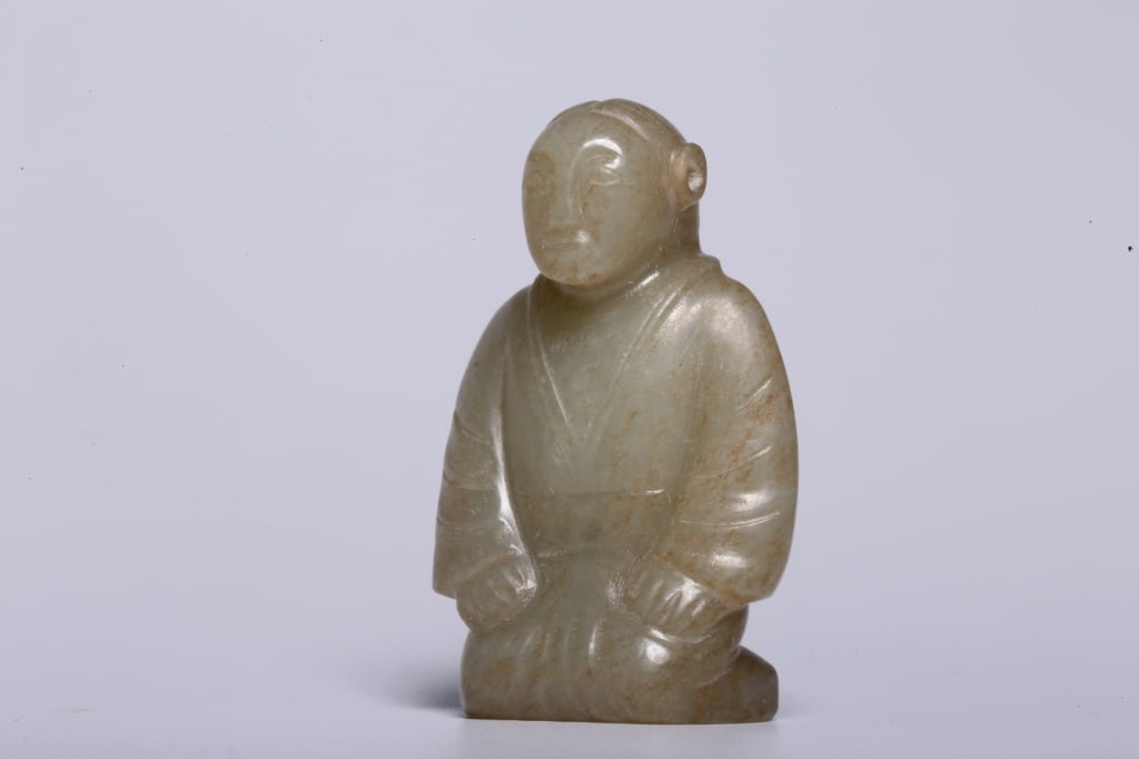Chinese Carved Jade Seat Figure: Chinese Carved Jade Seat Figure. Dimension: 2.7cm L x 1.3cm x 4.3,weight is 22.5g