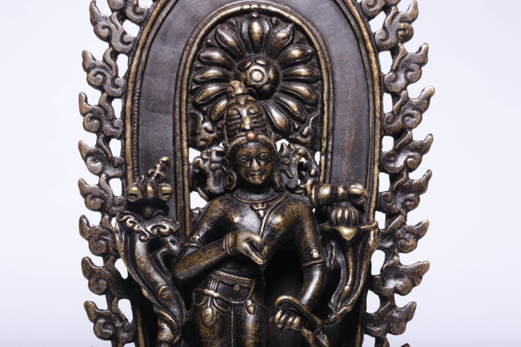 Chinese Mix-metal Bronze Buddha Sculpture: Chinese Mix-metal Bronze Buddha Sculpture. Dimension: 23cm H x 6.7 x 5.5cm,weight is 442gram