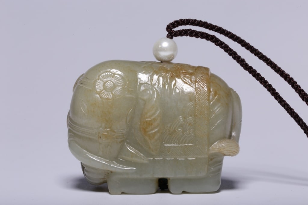 Chinese carved jade elephant toggle (1 of 8)