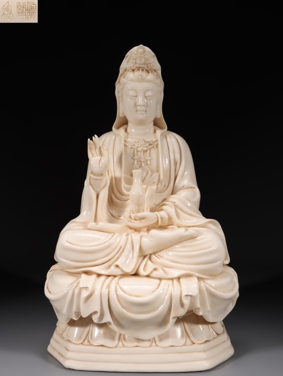 Chinese Dehua white porcelain figure of Guanyin: Chinese Dehua white porcelain figure of Guanyin. Dimension: 39cm H x 23.5cmx 18.5cm,weight is 4765gram.