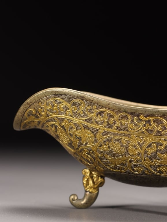 Magnificent Chinese Gilt tripodboat-shaped Vessel (1 of 9)