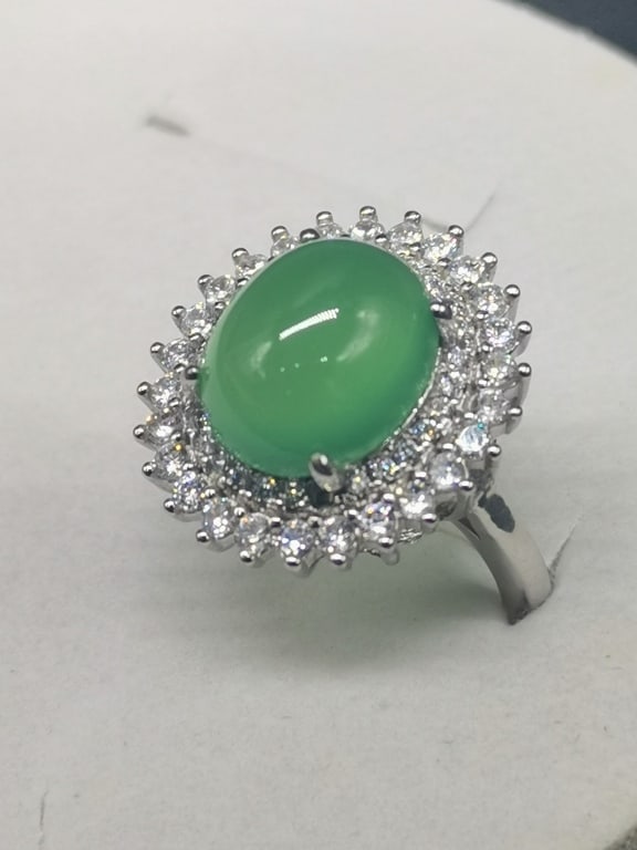 A Green Women Ring: A Green Women Ring