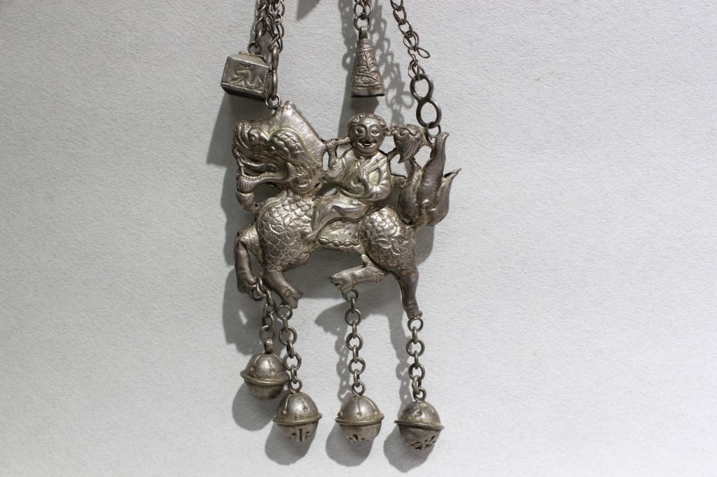 Antique Chinese silver chatelaines - 3