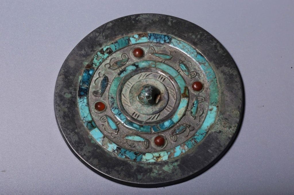 Chinese Bronze Mirror with Turquoise and Agate Inl: Chinese Bronze Mirror with Turquoise and Agate Inlaid. Dimension: 9cm w x 0.3cm,weight is 116gram