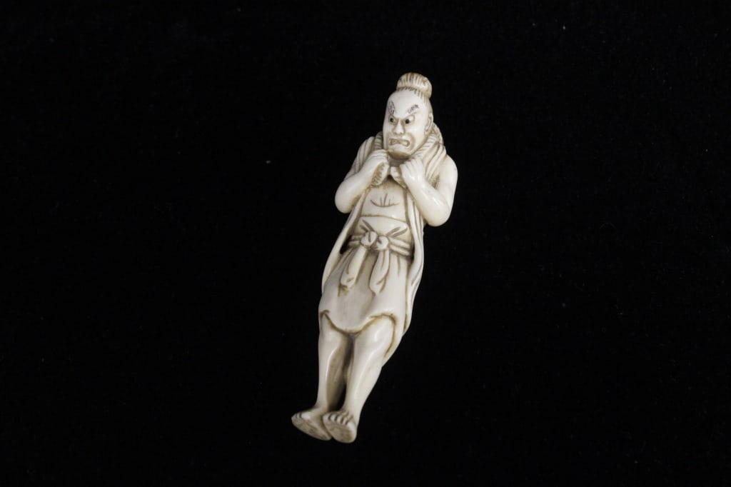 Japanese carved bone netsuke - 2