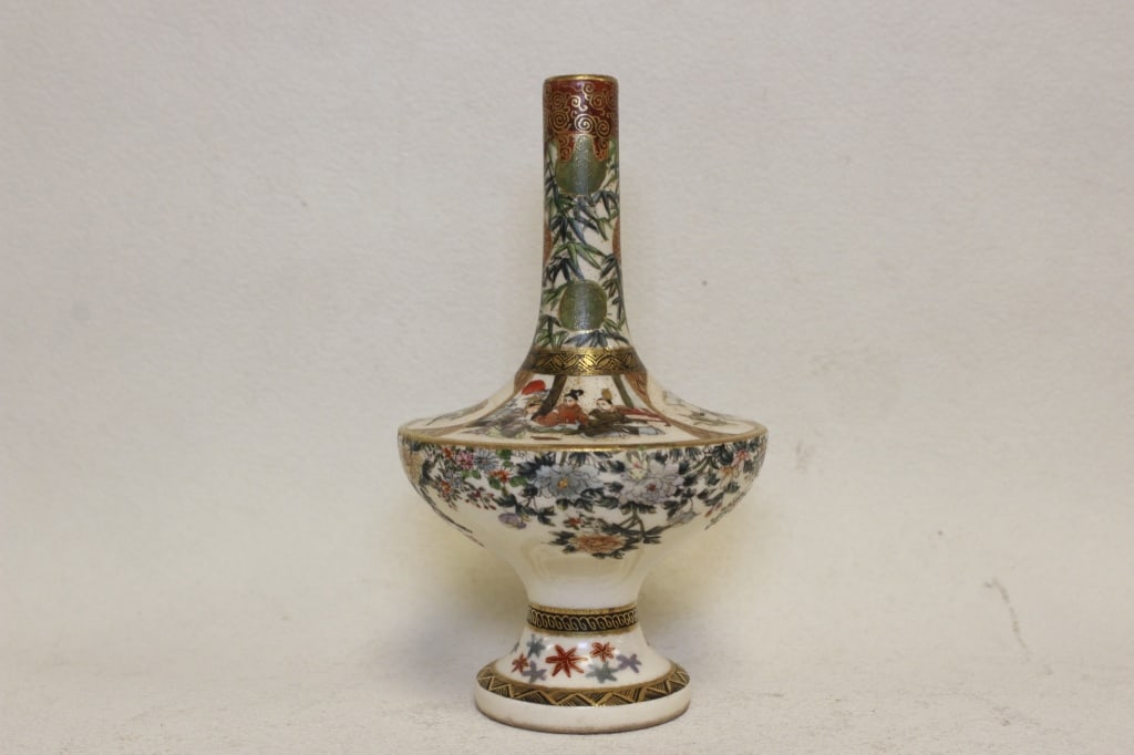 exquisite antique Japanese Satsuma Vase: exquisite antique Japanese Satsuma or Kutani porcelain vase, featuring a classic tsurukubi (crane-neck) silhouette and dating from the Meiji Period (1868?1912). Dimension: 4 1/2"H.