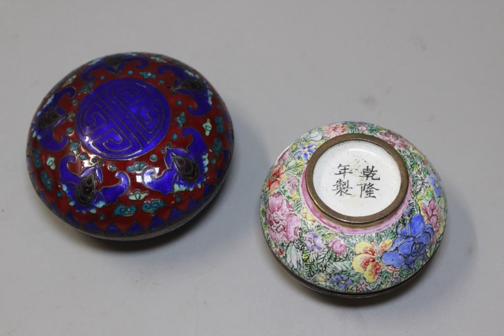 Two Chinese decorative covered round boxes - 2
