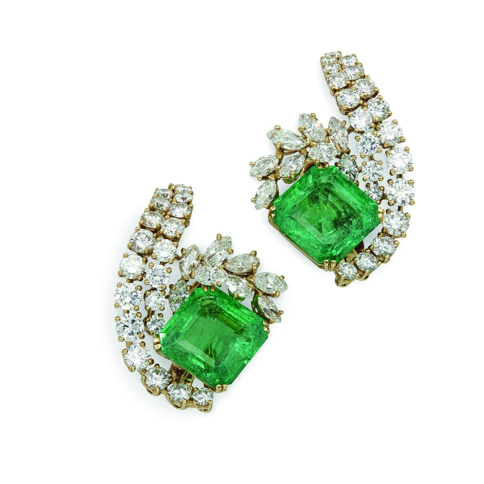 PAIRE DE BOUCLES D'OREILLES EN OR, Ã‰MERAUDES ET (1 of 1)