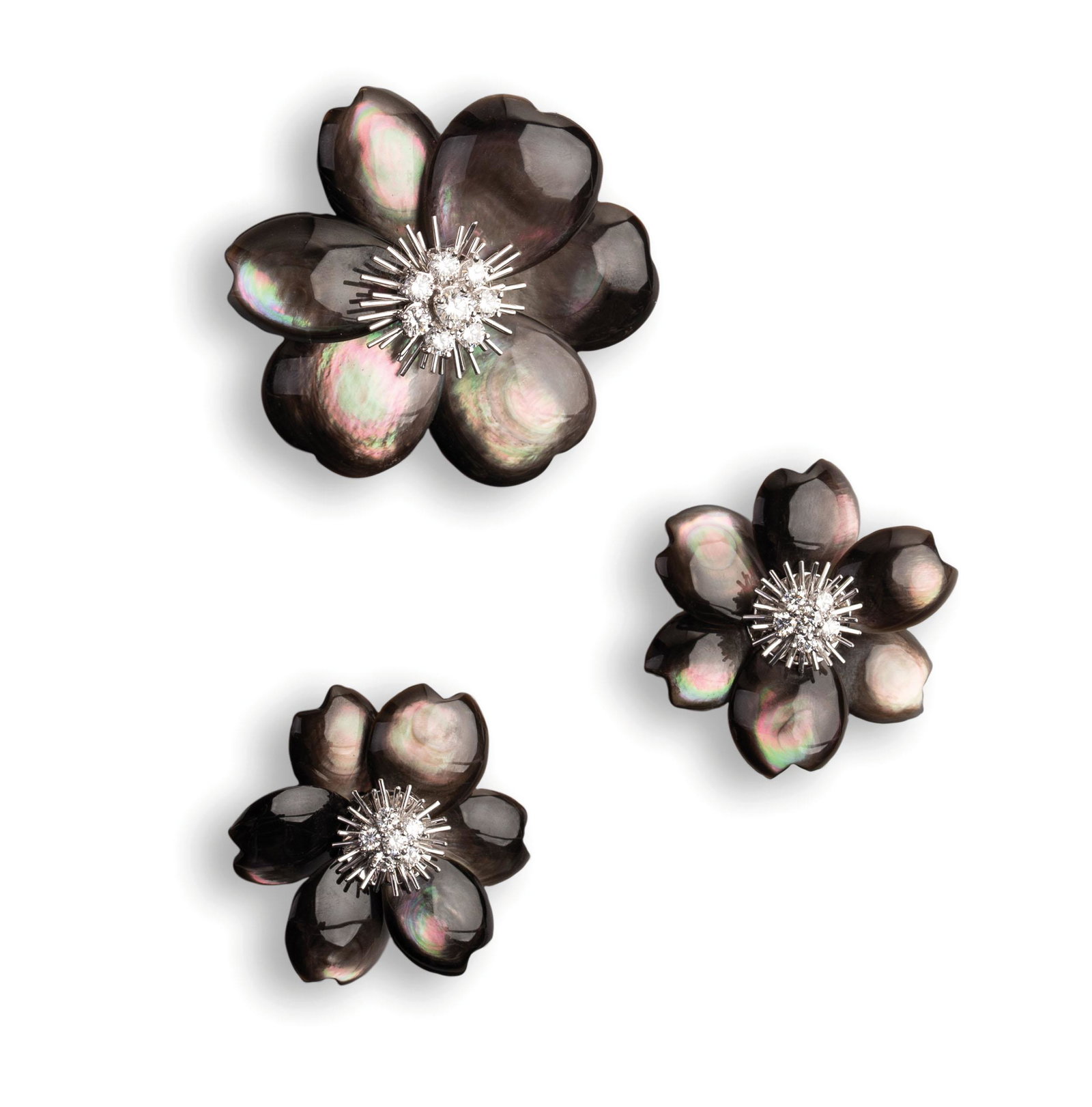 PARURE EN OR, NACRE ET DIAMANTS, COLLECTION Â« ROSE DE (1 of 2)