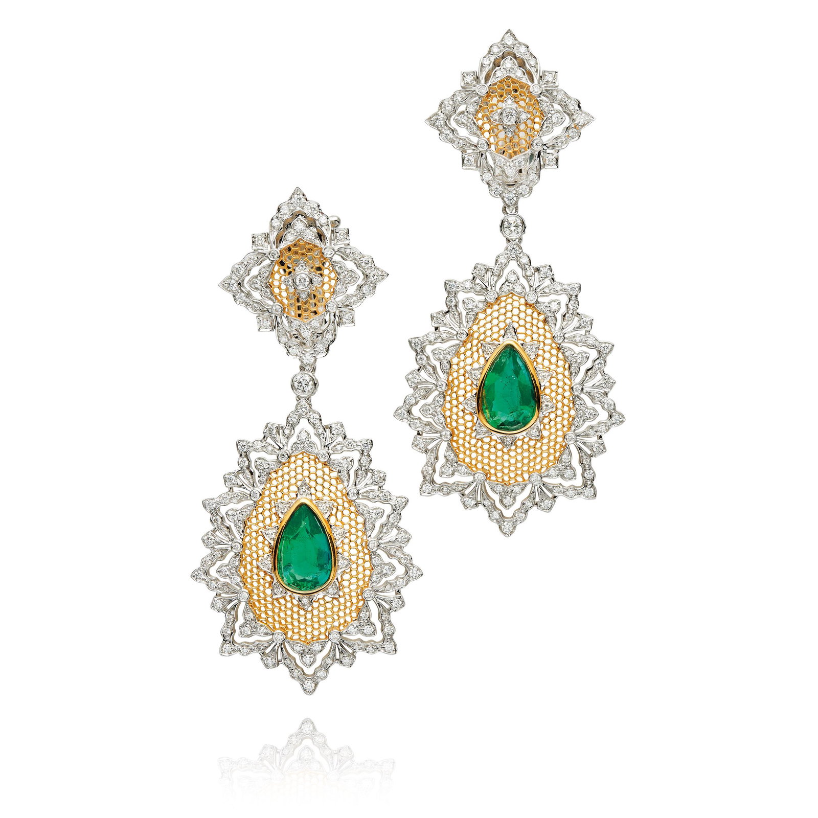 PAIRE DE PENDANTS D'OREILLES EN OR, Ã‰MERAUDES ET (1 of 1)