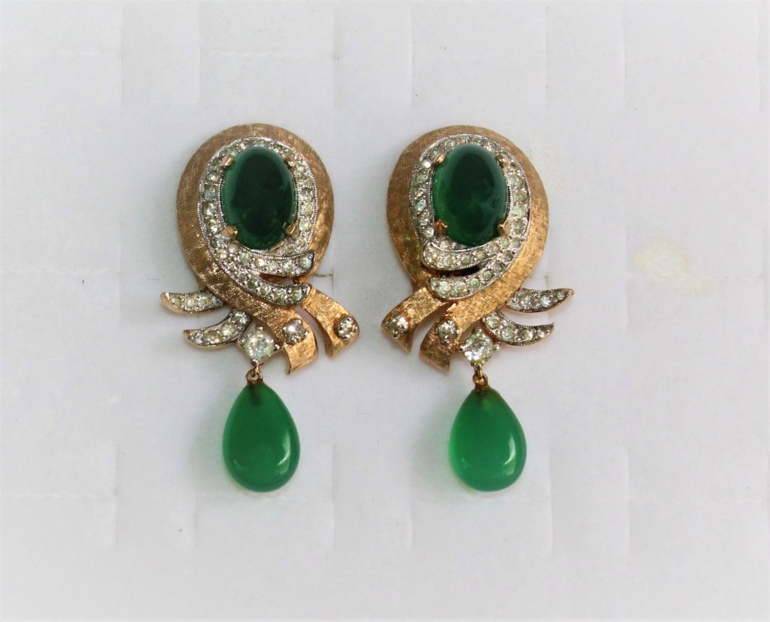 JOMAZ Emerald & Rhinestone Clip On Drop Earrings: Gorgeous vintage JOMAZ Emerald & Rhinestone Clip On Drop Earrings, in a clip on style. Jomaz did frequently use genuine emeralds in their jewelry and our gem tester does test positive for emeralds. Me