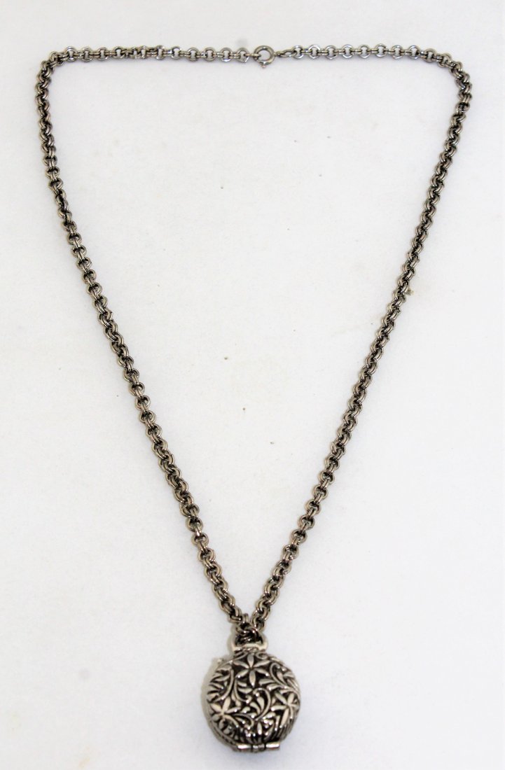 Vintage Goldette Locket & Chain: Vintage Mid Century Antiqued Silver tone Goldette Locket & Chain. Both locket and chain clasp are in good working order. The locket is 1 1/2" high from top of bale and the width is 7/8". The chain is 