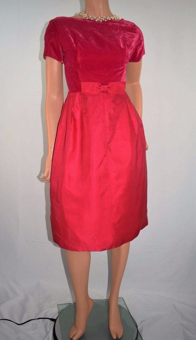 Vintage 50's Pink Taffeta Velvet Cocktail Dress XS/2XS: Vintage 50's 60's Jackie O Fuchsia Pink Taffeta Velvet Cocktail Dress. Details: Gorgeous cocktail dress, with fitted velvet top, full taffeta skirt, with bow at waist. Zipper at back. Fully lined. Pin